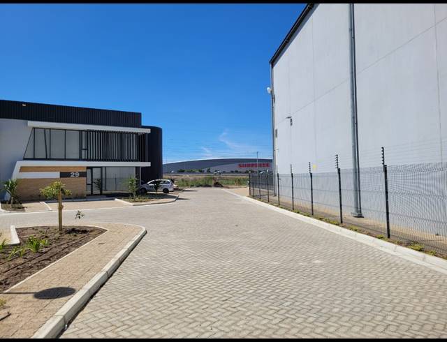 654M² WAREHOUSE TO LET IN STIKLAND INDUSTRIAL